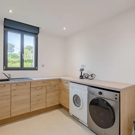 Les Girelles By Interhome Les Issambres